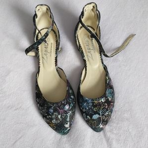 NWOB Zapato floral leather shoes